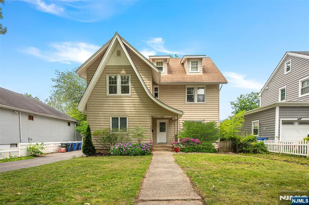 420 Carmita Avenue 1 - Photo 1