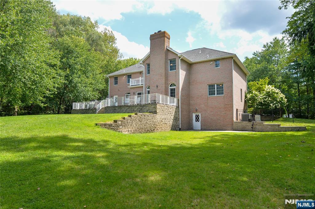 88 Dearborn Rd, Norwood, NJ 07648