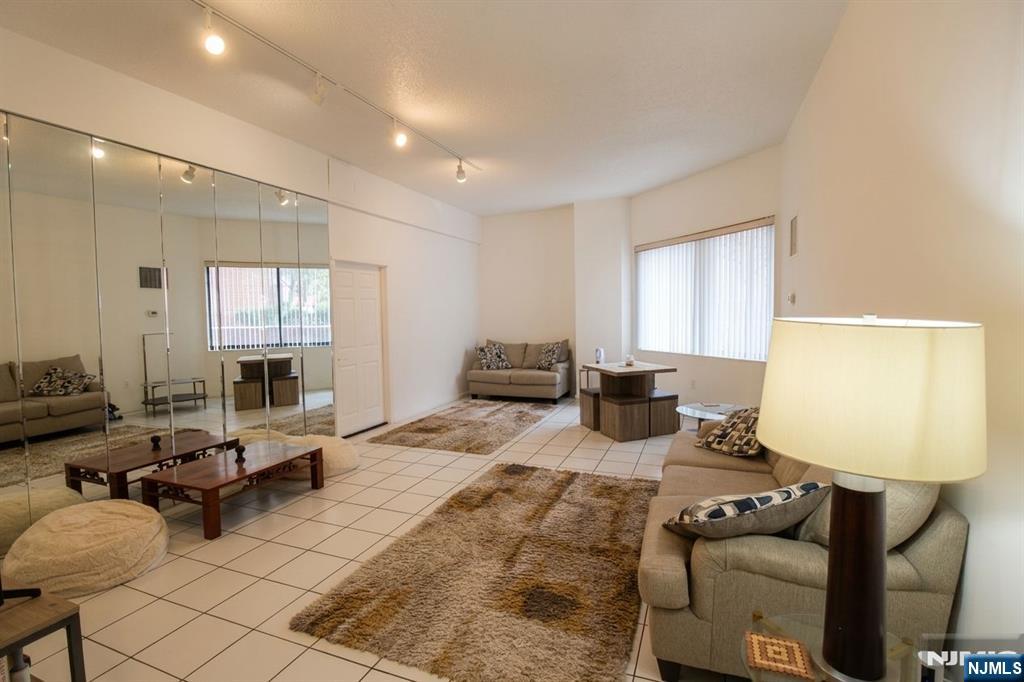 108 Harmon Cove Tower - Photo 1