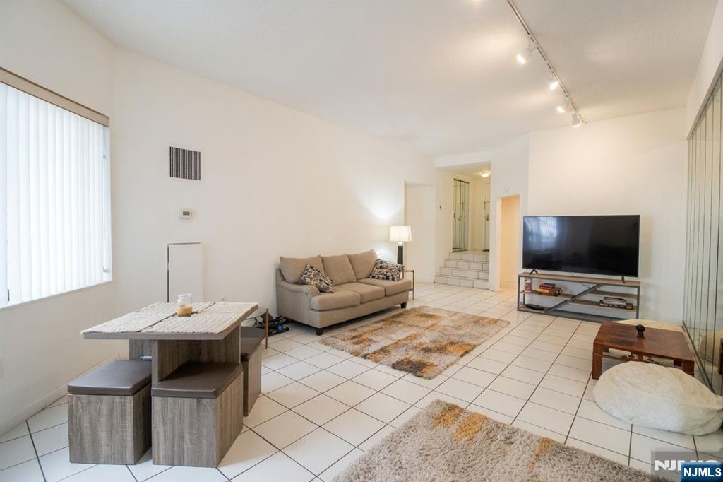 108 Harmon Cove Tower - Photo 2