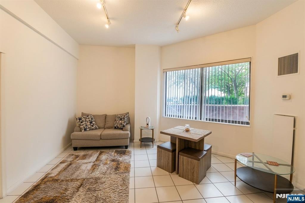 108 Harmon Cove Tower - Photo 3