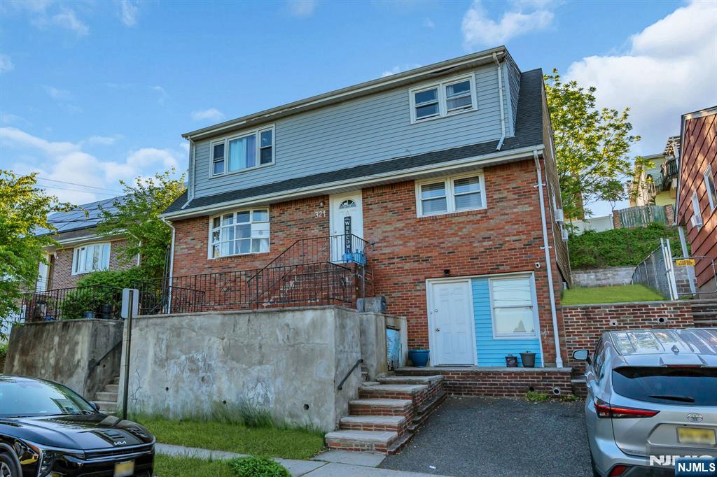 321 Farnham Ave, Lodi, NJ 07644