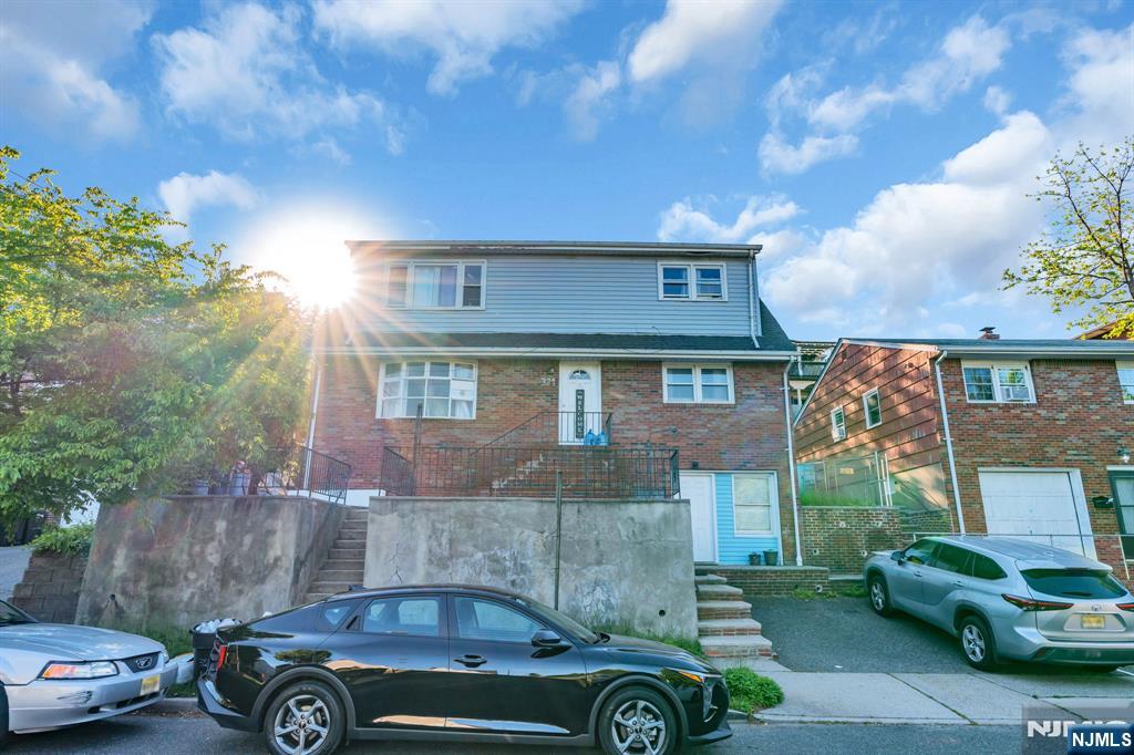 321 Farnham Ave, Lodi, NJ 07644
