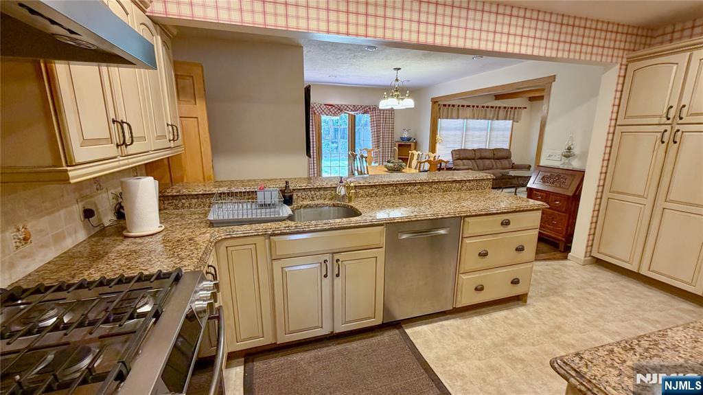 270 Kensington Road — photo 15