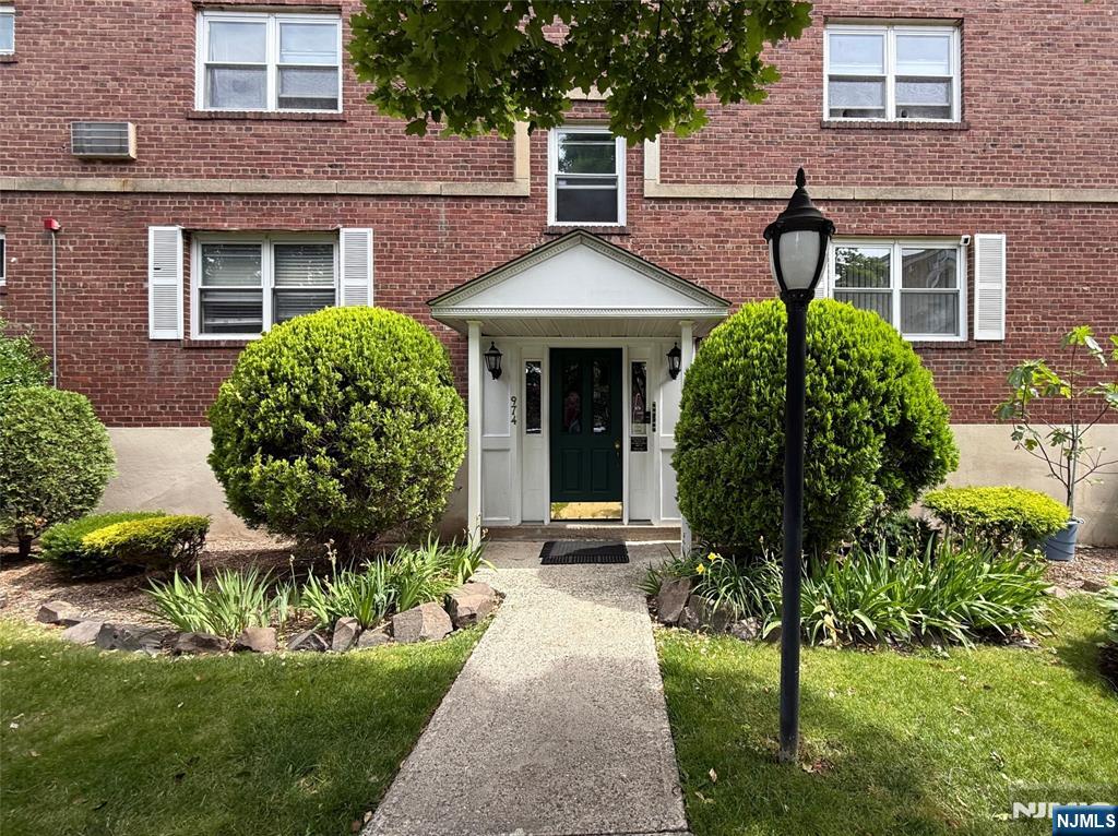 974 Main St #F6, Hackensack, NJ 07601