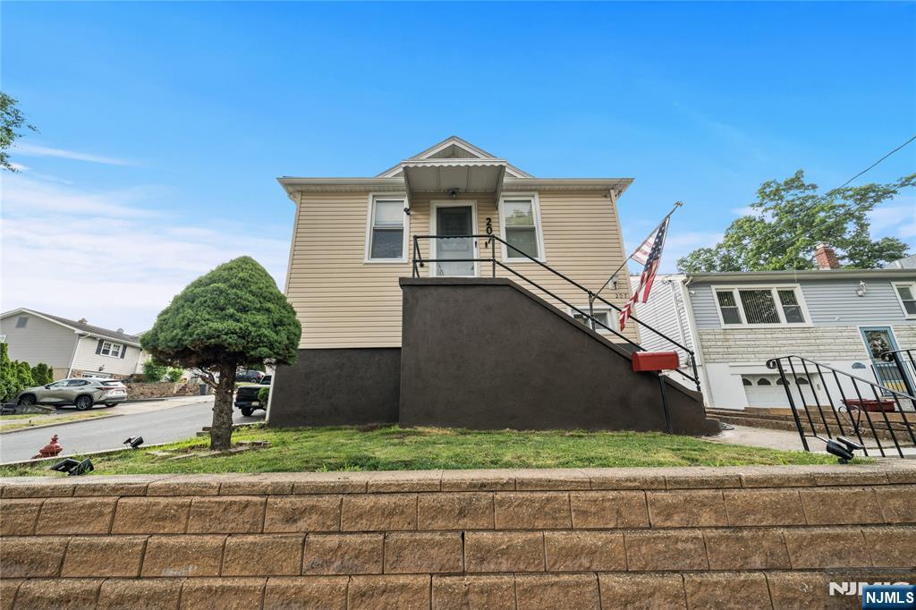 207 Van Winkle Avenue - Photo 1