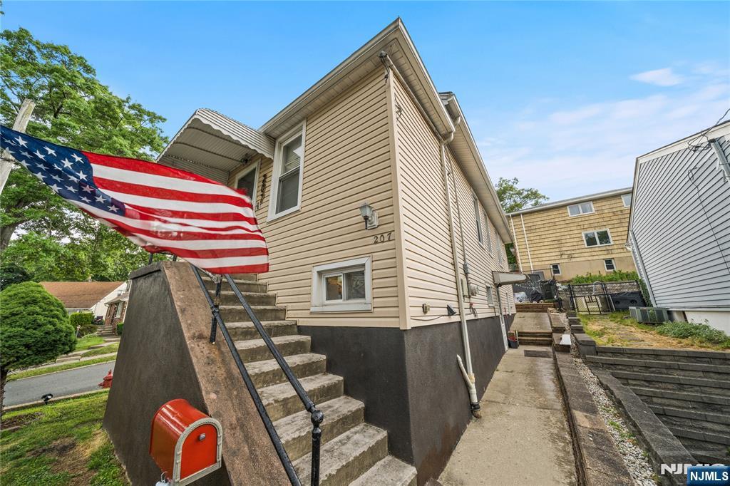207 Van Winkle Avenue - Photo 2
