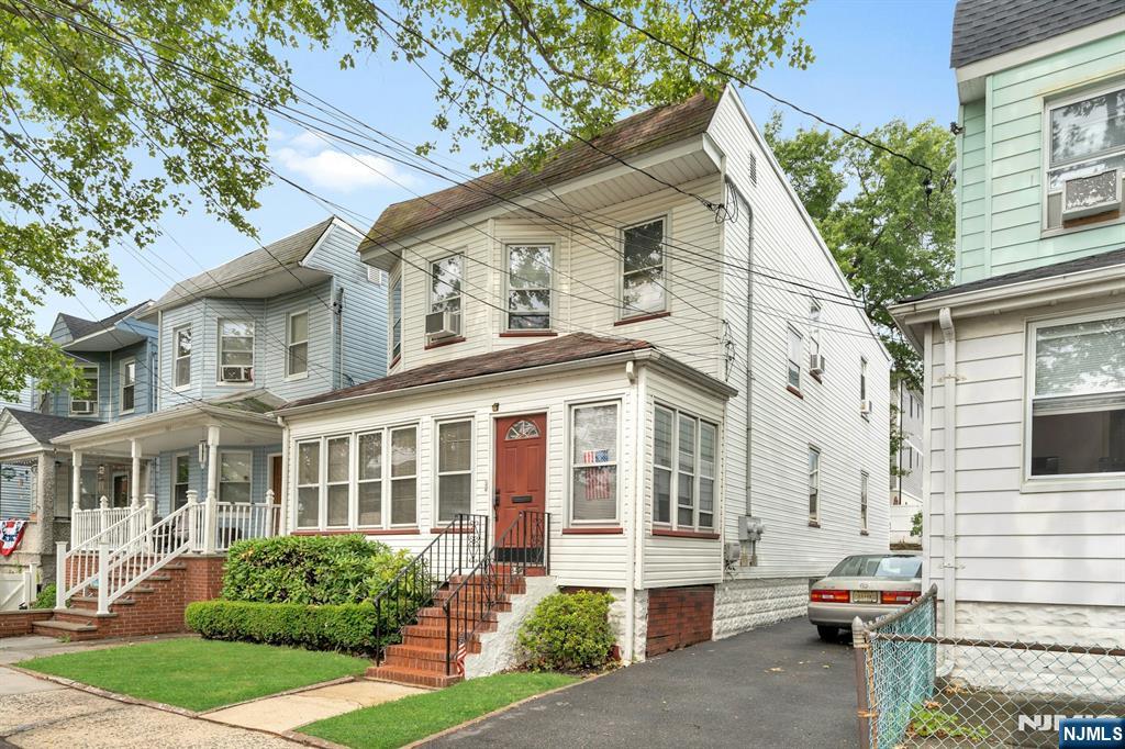 345 Davis Avenue - Photo 1
