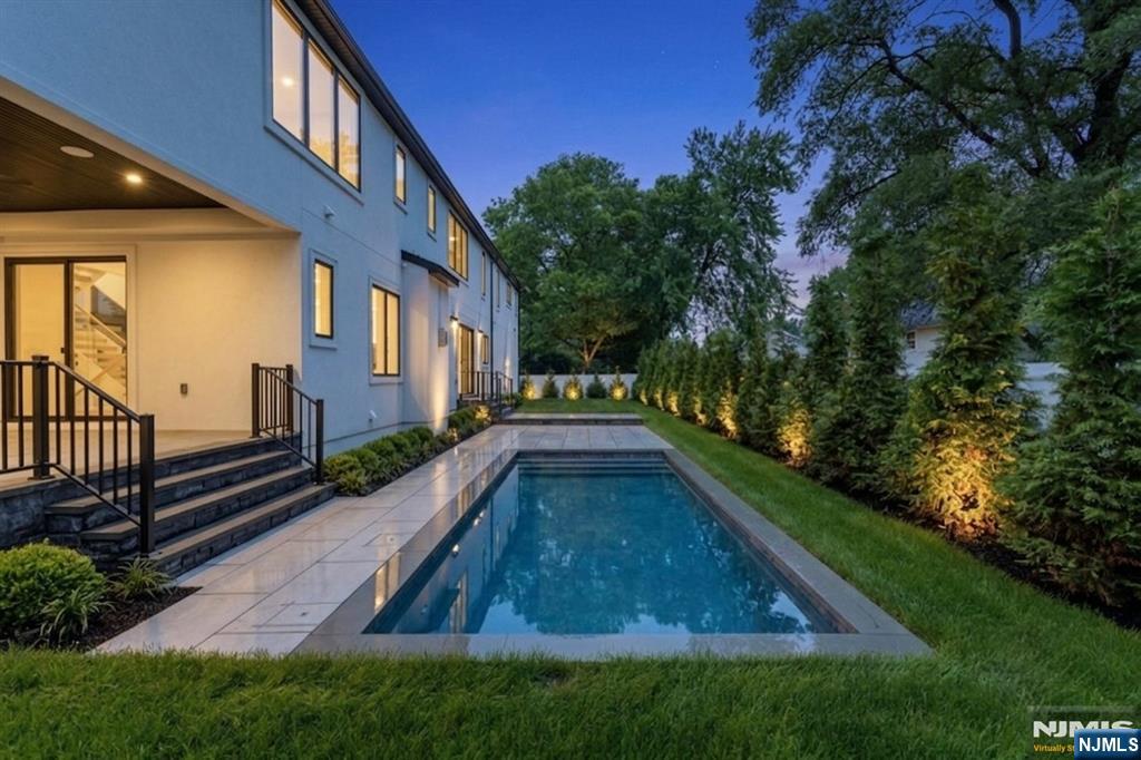 155 Truman Terrace - Photo 2
