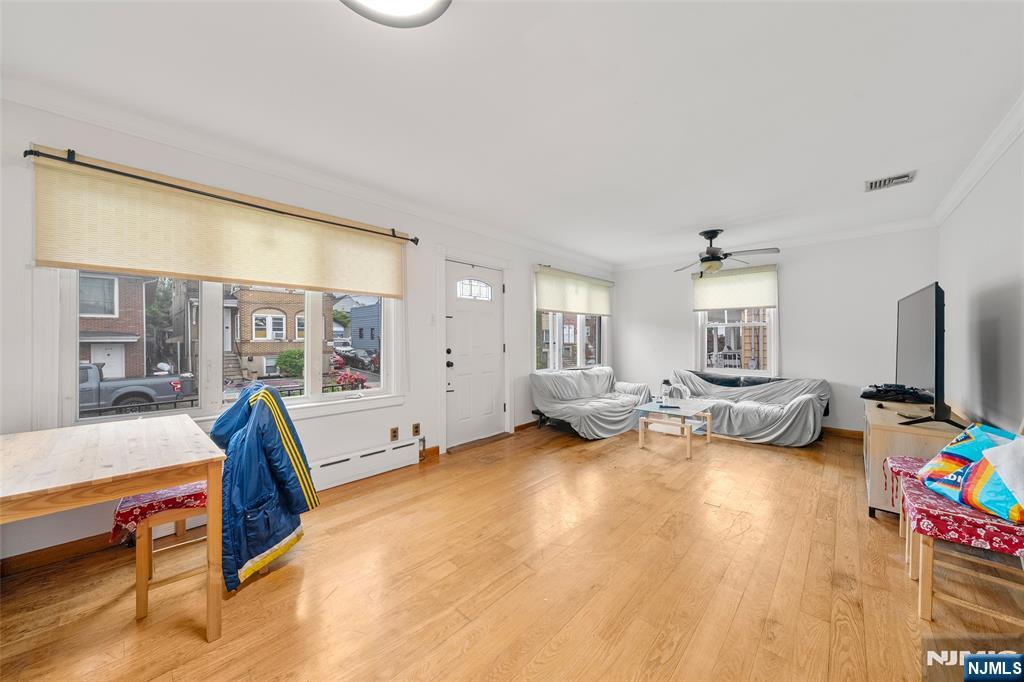 209 8th Street - Photo 3