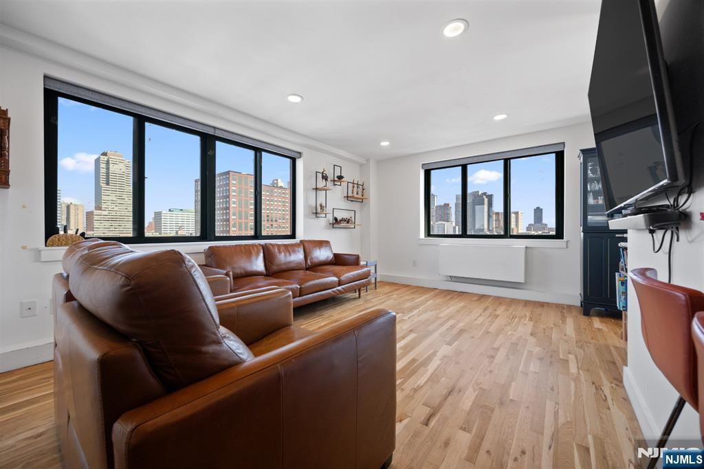 205 10th Street 6X - Photo 5