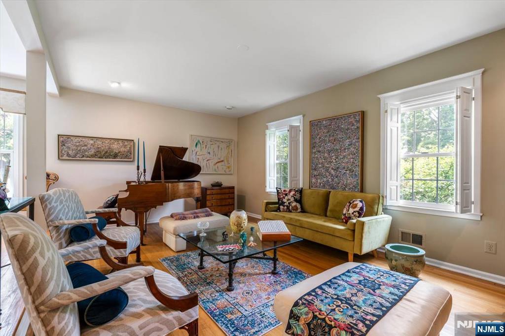 329 Glenwood Avenue - Photo 3