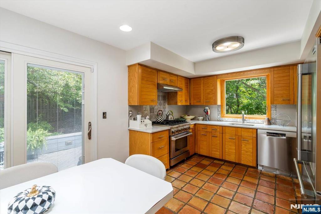 329 Glenwood Avenue — photo 8