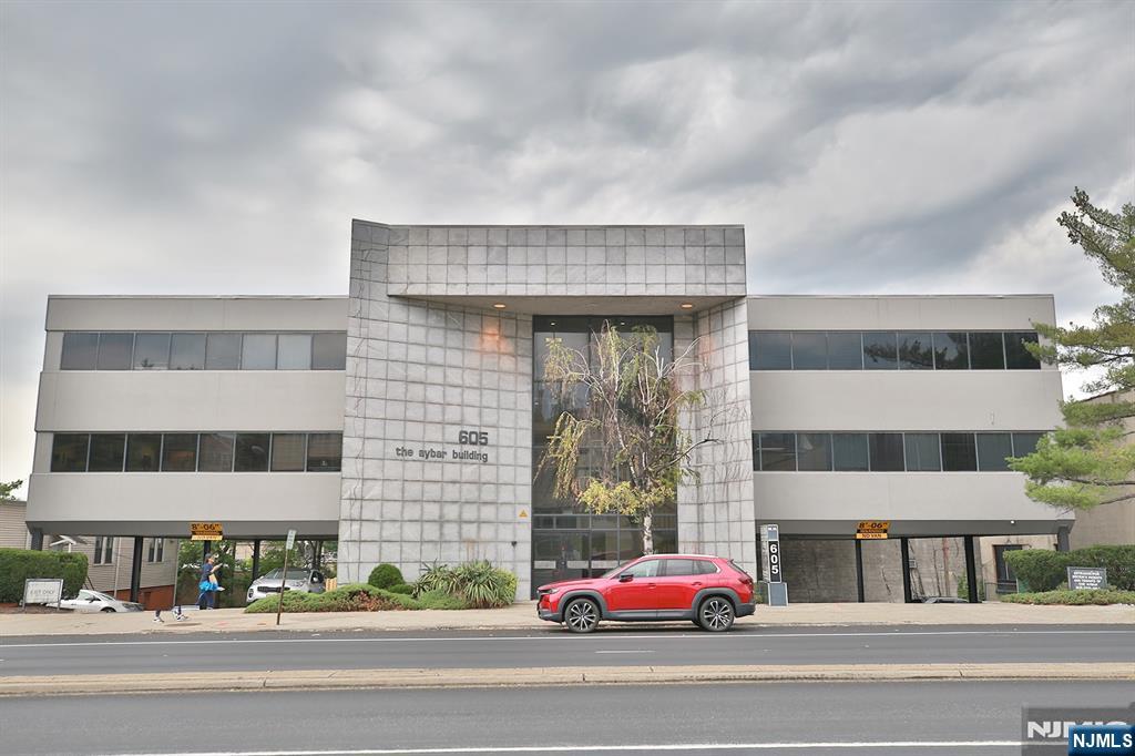 605 Broad Avenue 204 - Photo 1