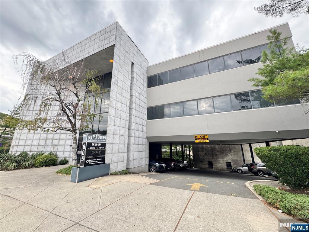 605 Broad Avenue 204 - Photo 4