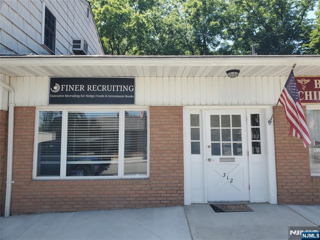 312 Saint Nicholas Avenue - Photo 2