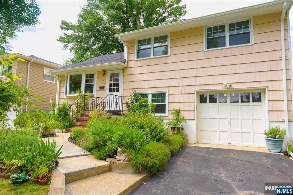 765 Grove Street - Photo 3