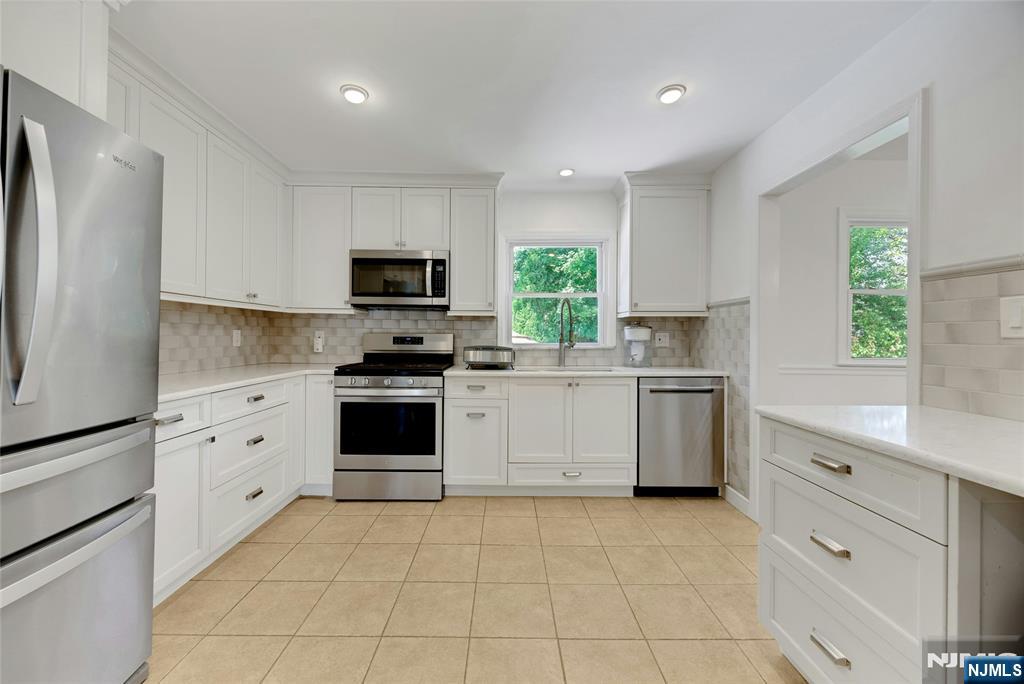 5 Fairview Avenue — photo 32