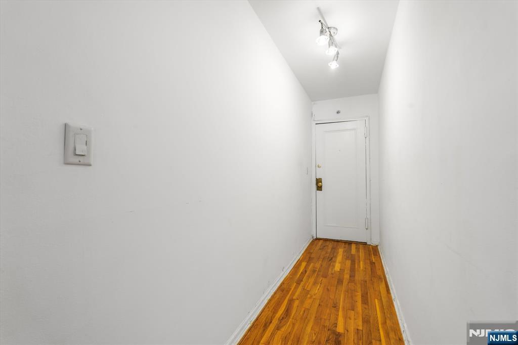 130 Orient Way 4H - Photo 4