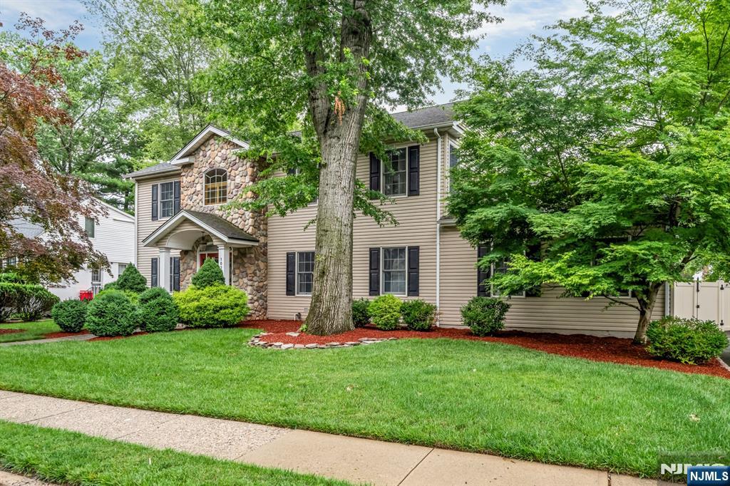 1025 Maple Drive - Photo 2