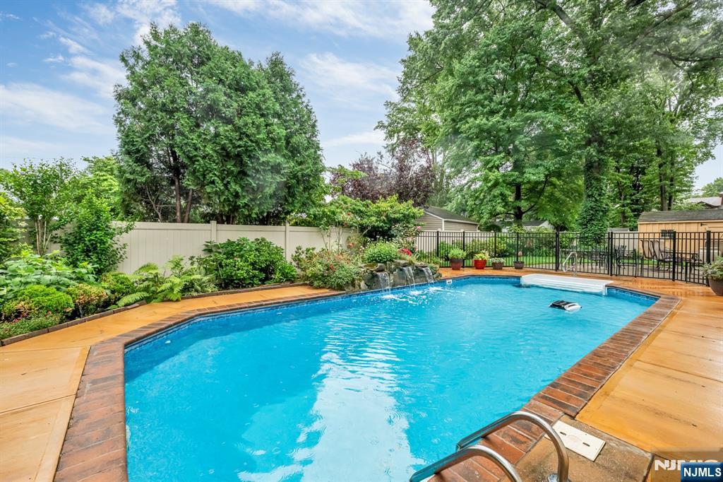 1025 Maple Drive — photo 44
