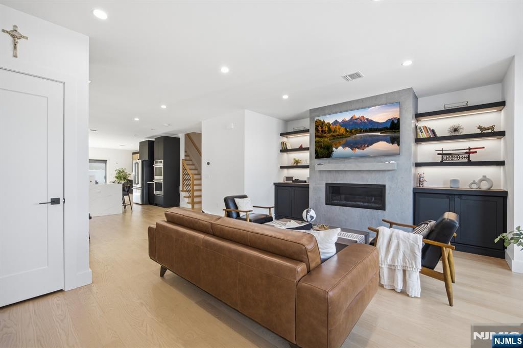 256A 7th St, Palisades Park, NJ 07650