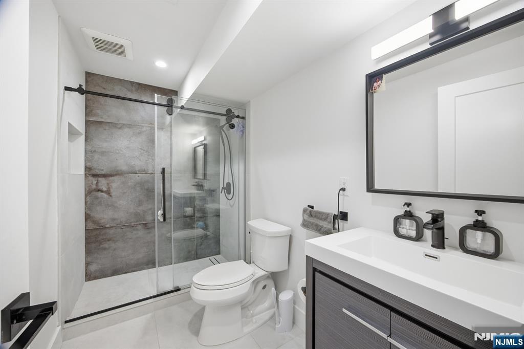 256A 7th St, Palisades Park, NJ 07650