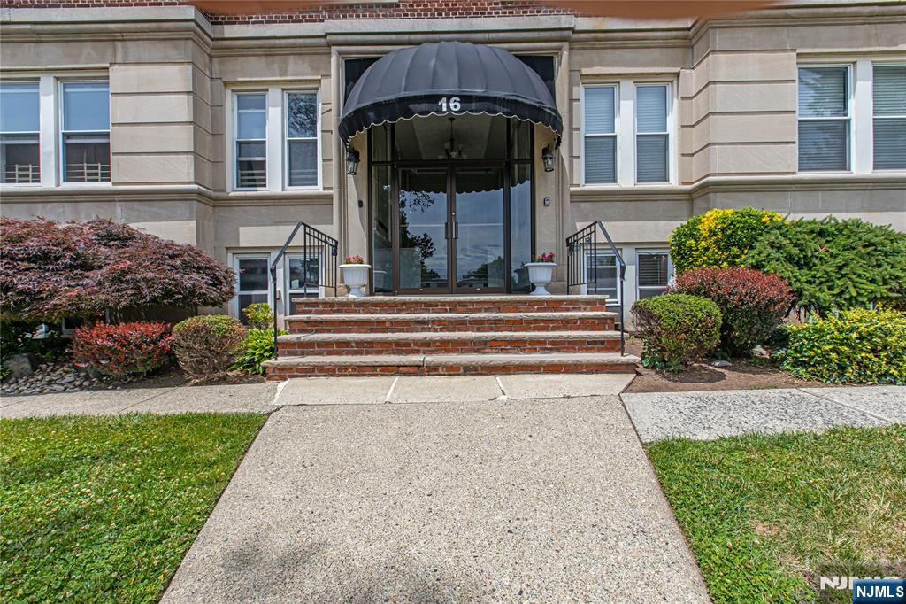 Homes for sale in Montclair, NJ | 16 Forest St #302, Montclair, NJ 07042 | MLS# 26023642
