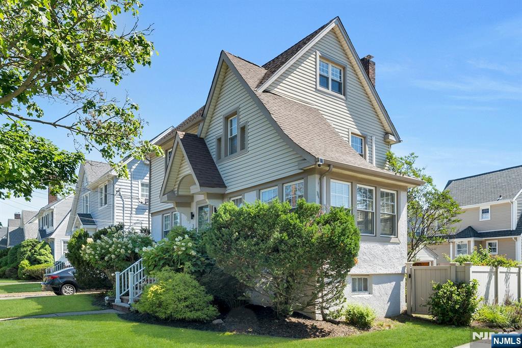 332 Demarest Avenue - Photo 2