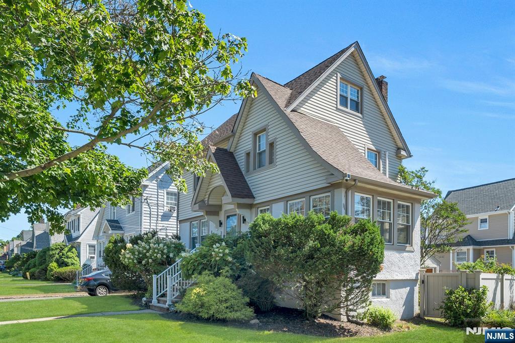 332 Demarest Avenue - Photo 3