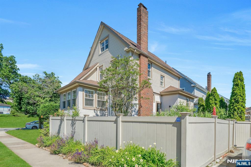 332 Demarest Avenue - Photo 4