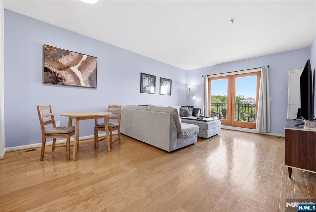242 The Promenade 242 - Photo 2