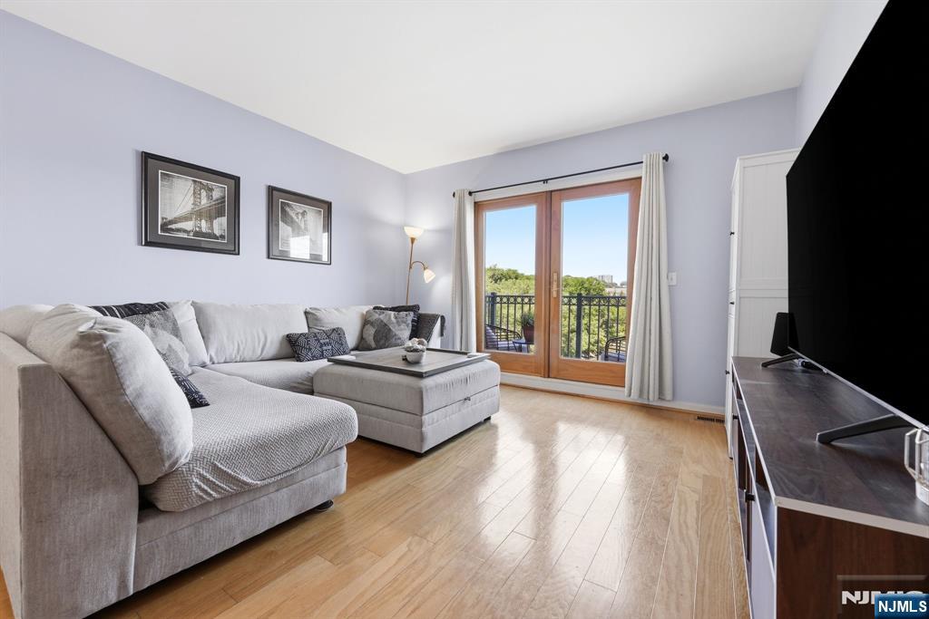 5th image of 242 The Promenade #242, Edgewater, NJ 07020 | MLS# 26023649