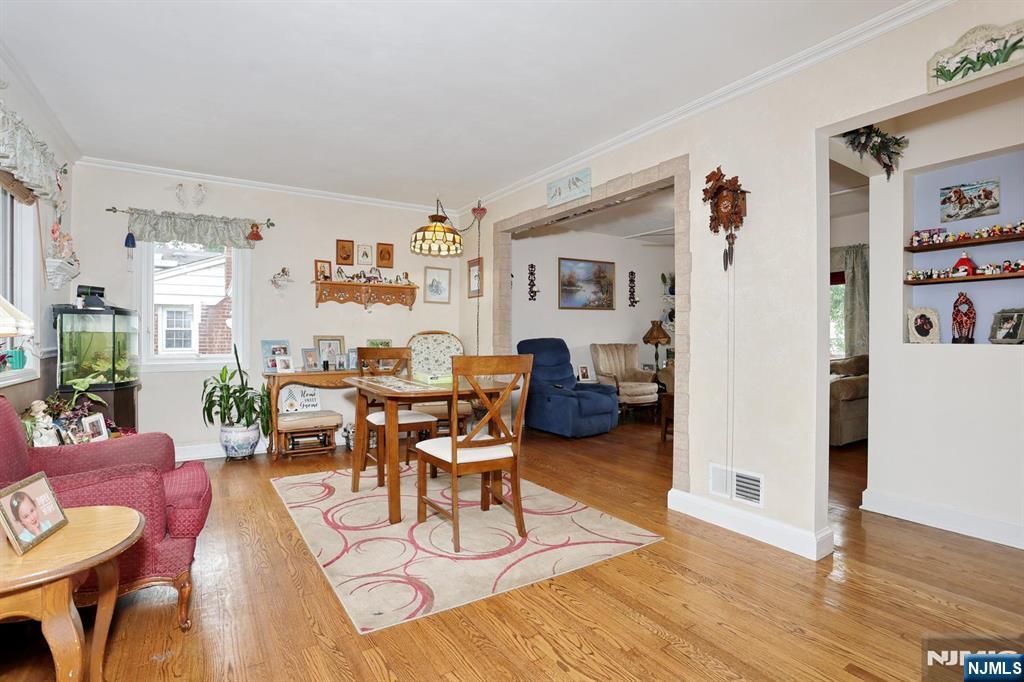 393 New Bridge Rd, Bergenfield, NJ 07621