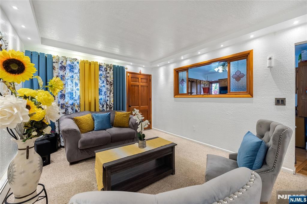 102 Dewey Avenue - Photo 3