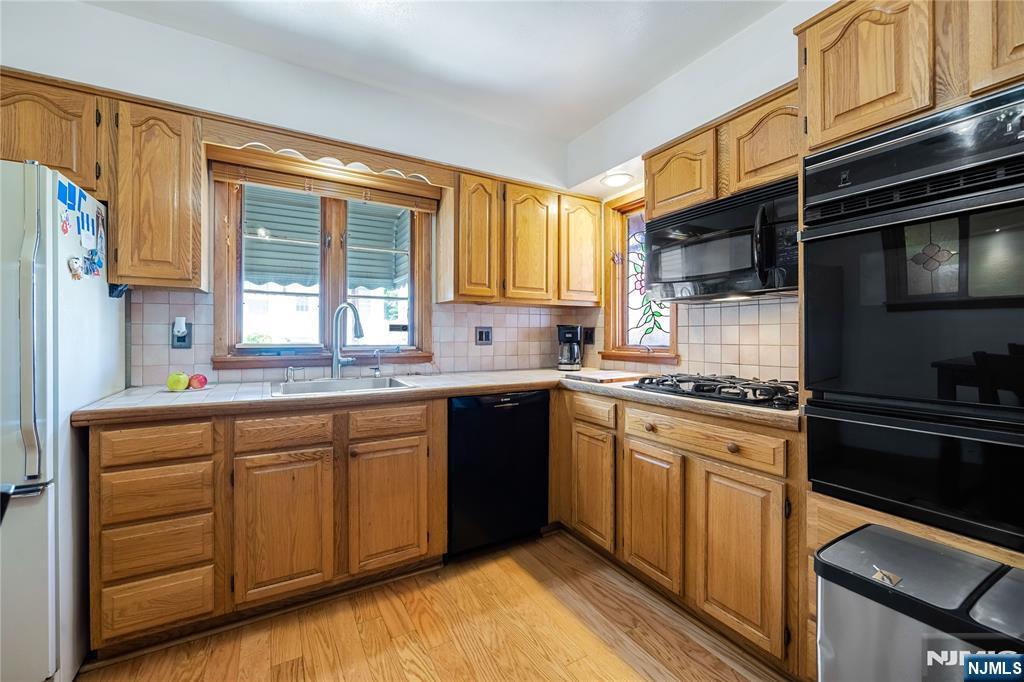 102 Dewey Avenue - Photo 4