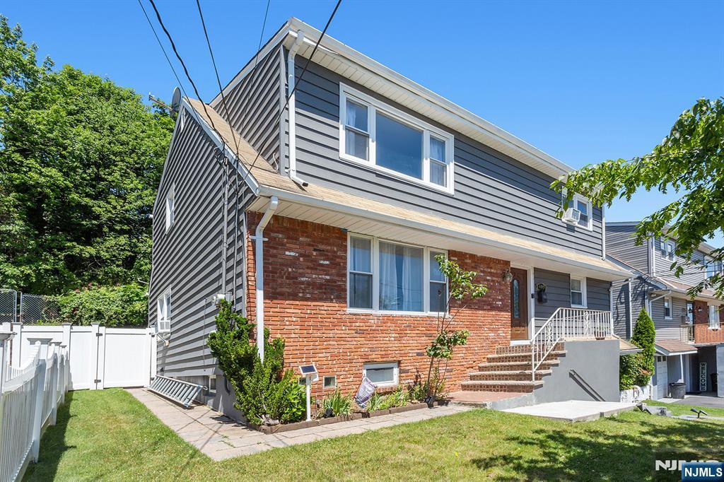 409 Farnham Ave, Lodi, NJ 07644