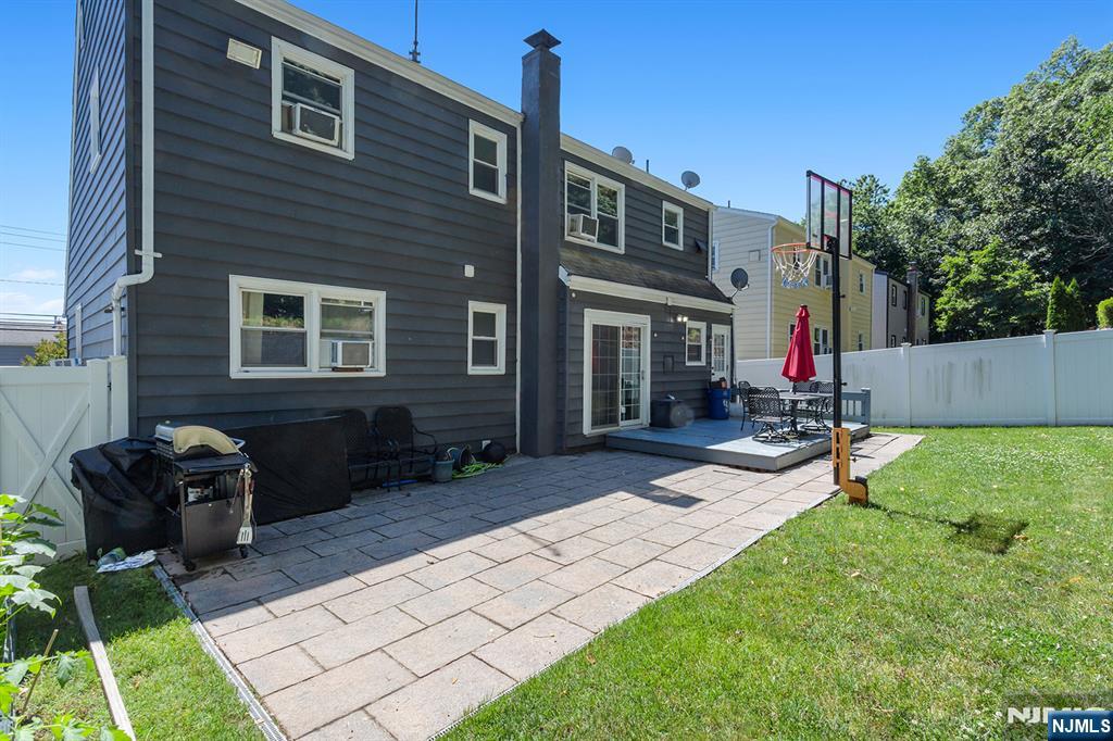 409 Farnham Ave, Lodi, NJ 07644