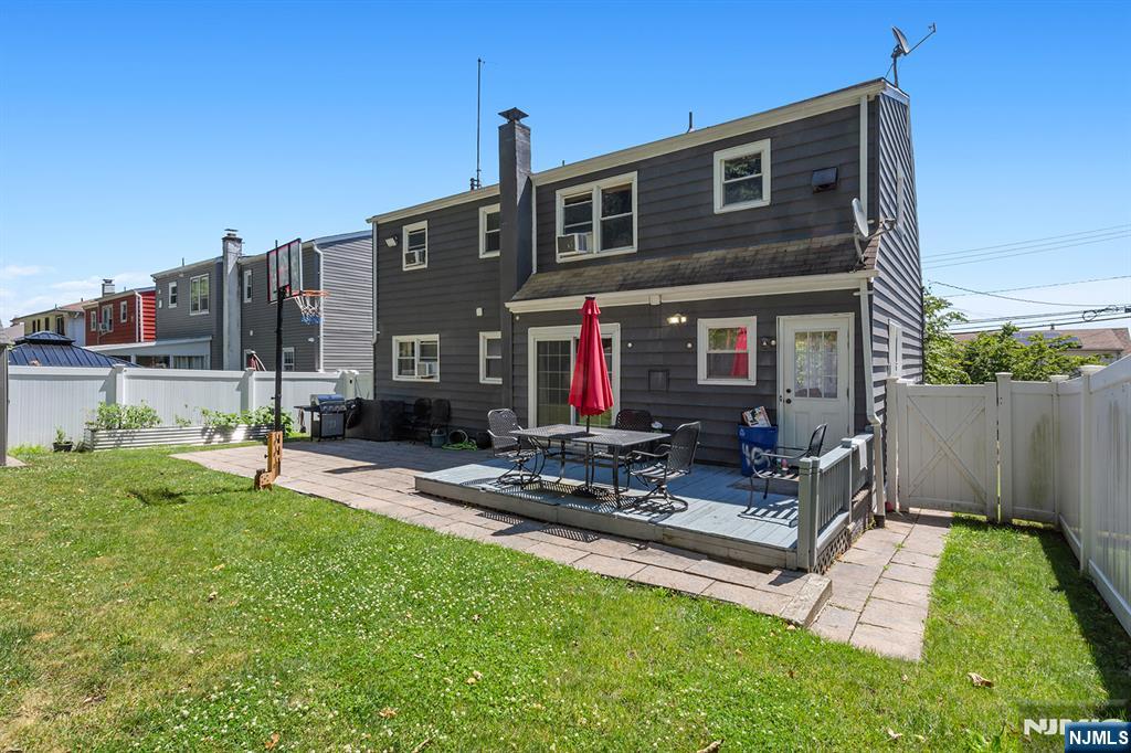 409 Farnham Ave, Lodi, NJ 07644