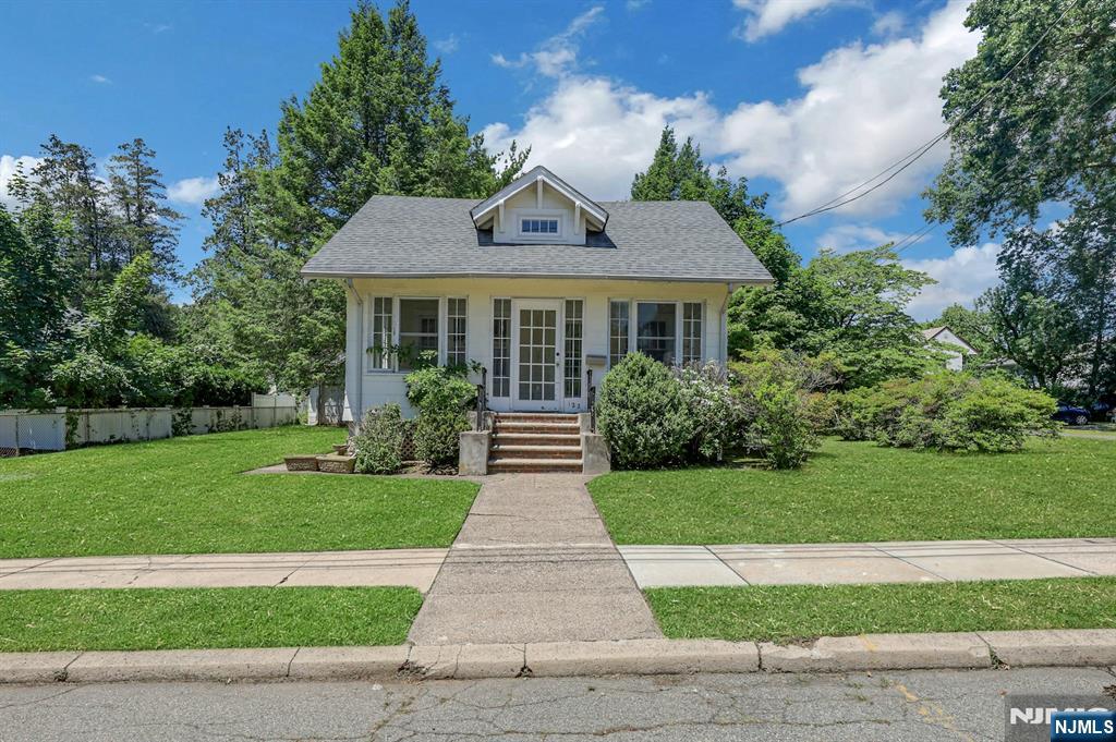 122 Washington Ave, New Milford, NJ 07646