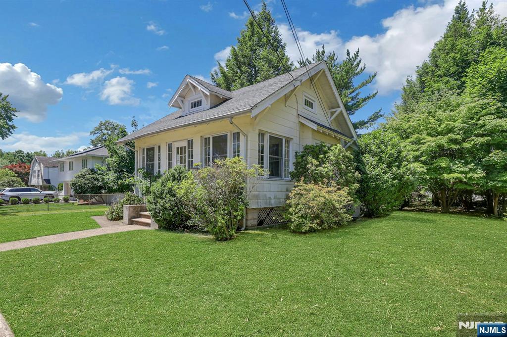 122 Washington Ave, New Milford, NJ 07646