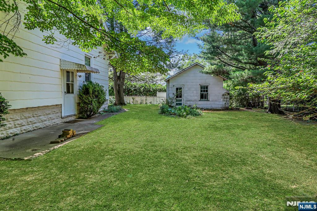 122 Washington Ave, New Milford, NJ 07646