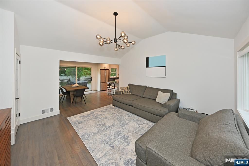621 Stanley Place - Photo 4