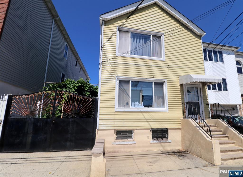 119 Pacific Street - Photo 1