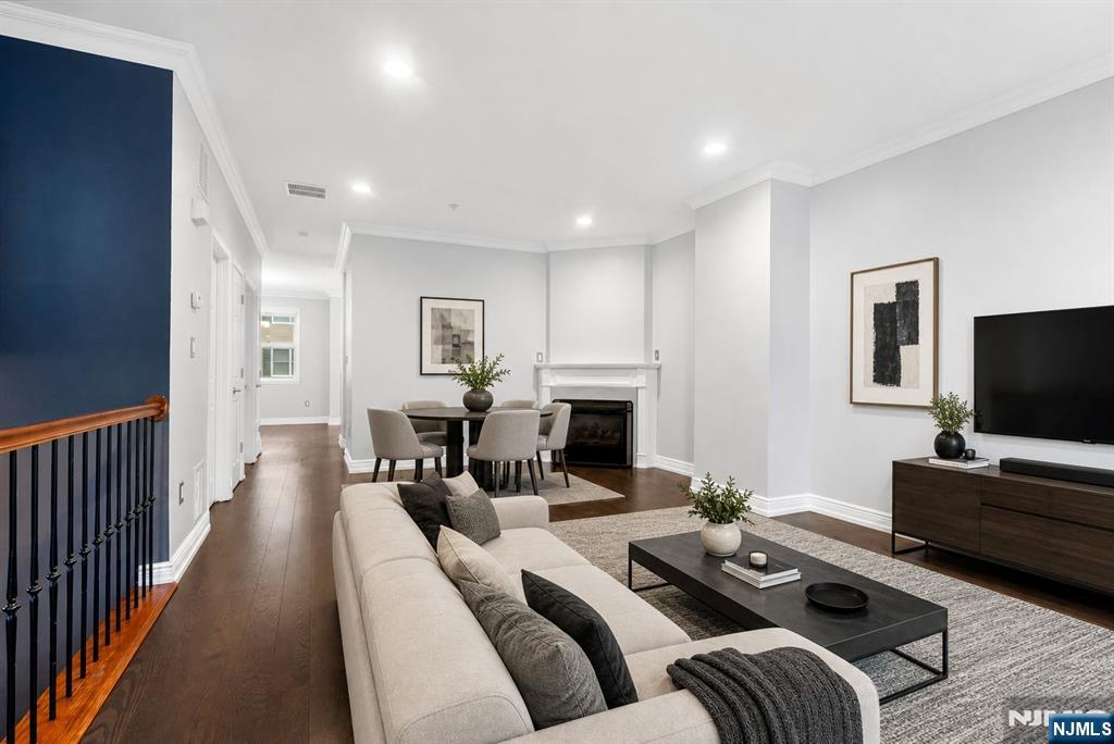 338 Oswego Court — photo 11