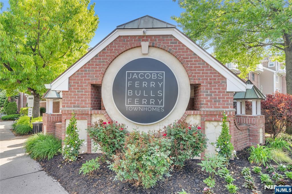 338 Oswego Court — photo 31