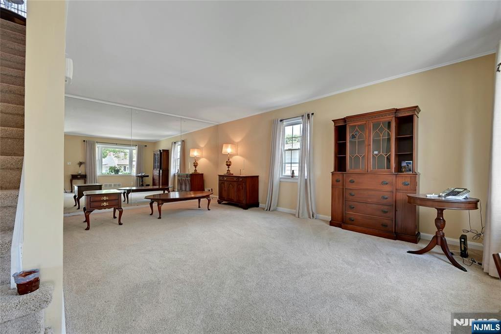 63 Surrey Lane - Photo 2