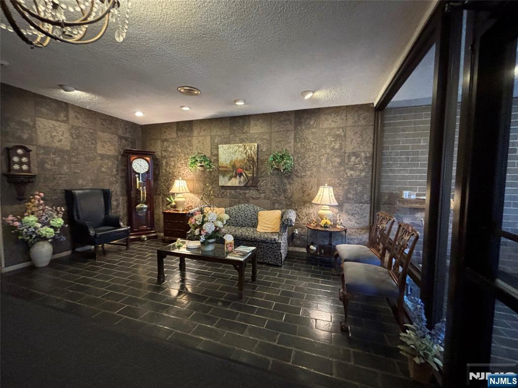 140 Euclid Avenue 1G - Photo 3