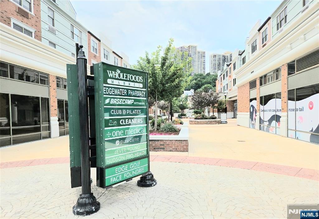 2nd image of 66-68 Edgewater Pl, Edgewater, NJ 07020