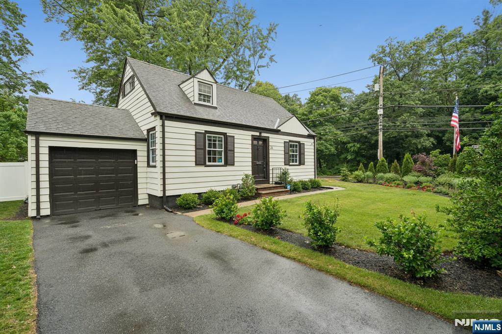 24 Iris Road - Photo 3